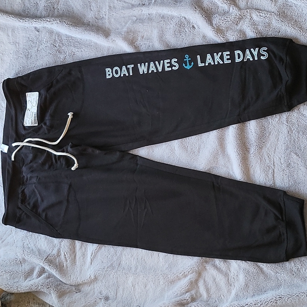 Boat Waves Jogger. NWT (A)